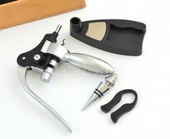 Bornyitó készlet eredeti fa dobozában, 27×24×8 cm