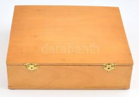 Bornyitó készlet eredeti fa dobozában, 27×24×8 cm