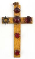 Ortodox stílusú fém kereszt karmos foglalatú piros üveg kövekkel, 1 kő hiányzik 10×5,5 cm