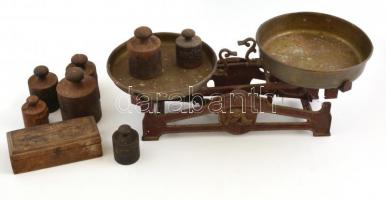 Öntöttvas konyhai mérleg réz serpenyőkkel 40 cm