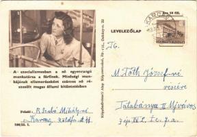 1953 A szocializmusban a nő egyenrangú munkatársa a férfinek. Minőségi munkájának elismeréseként számos nő részesült magas állami kitüntetésben. Képzőművészeti Alap Kiadóvállalat / Hungarian socialist propaganda (EB)