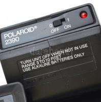 Polaroid PolaSonic Autofocus 5000 fényképezőgép, sérült Polatronic 5 vakuval, a gép üres filmkazettá...