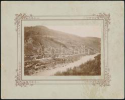 1899 Foča a látképe (Bosznia-Hercegovina.), mellette a kanyargó Drinával, háttéreben a déli kaszárnya, 1899. május 28., egy itt állomásozó magyar katona bejegyzésével feliratozva a hátoldalán, fotó kartonon,1x15 cm/  1899 View of Foča (Bosnia-Herzegovina) with the Drina river, and the "K. u. K. Süd Kaserne" on the background, 20th may 1899., with notices of a Hungarian soldier, on the back, photo on board, 11x15 cm.