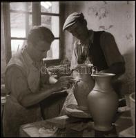 cca 1965 Kotnyek Antal (1921-1990) budapesti fotóriporter hagyatékából 13 db vintage NEGATÍV, különb...