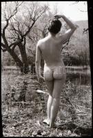 cca 1975 Különböző időpontokban, eltérő helyszíneken és több fotómodell közreműködésével készült 13 ...