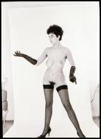 cca 1975 Különböző időpontokban, eltérő helyszíneken és több fotómodell közreműködésével készült 13 ...