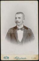 1899 Győr, a Makart fényképészeti műintézetben készült, keményhátú vintage fotó, kabinetfotó méretben, 16,3x10,3 cm