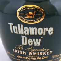 Tullamore Dew ír blended whiskey, kerámia dekanterben, bontatlan palack, 40%, szakadt zárjeggyel, 0,...