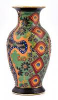 Japán váza, kézzel festett/matricás, jelzett, kopásokkal, apró lepattanással az alján, m: 15,5 cm