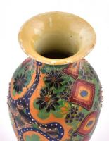 Japán váza, kézzel festett/matricás, jelzett, kopásokkal, apró lepattanással az alján, m: 15,5 cm