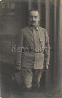 Osztrák-magyar katona műtermi fotója / WWI Austro-Hungarian K.u.K. military, soldier. Photograph Atelier "Riviera" Inh. Ferd. Straub (Czernowitz) photo (vágott / cut)