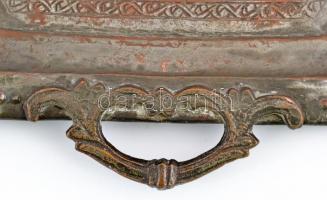 Nagyméretű díszes fém tálca kopásokkal, 46x66,5 cm