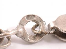 Ezüst(Ag) zöld köves medál, csavart láncon, jelzett, h: 44 cm, bruttó: 17,45 g