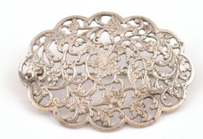 Ezüst(Ag) virágmintás bross, fém tűvel, jelzés nélkül, 6×4,5 cm, bruttó: 10,58 g