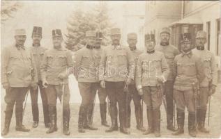 Osztrák-magyar katonák csoportja Czernowitzban / WWI Austro-Hungarian K.u.K. military, soldiers in Chernivtsi. photo
