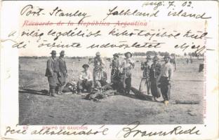 1902 Grupo de Gauchos. Recuerdo de la República Argentina / Argentine folklore, group of Gauchos (b)