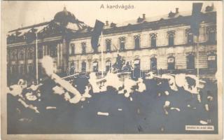 1916 Budapest I. Kardvágás. IV. Károly király koronázása. Révész és Biró felvétele. Magyar Rotophot Társaság (fl)