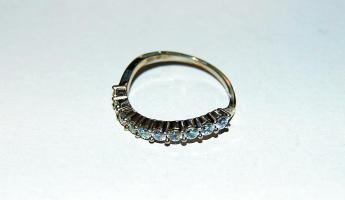 Női ezüst gyűrű féldrágakővel