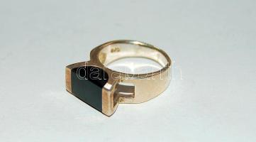 Női ezüst gyűrű féldrágakővel