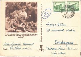 1952 A jövő sztahanovistái... Sok gonddal és szeretettel oktatja az idősebb szakmunkásnemzedék a váltást. Művészeti Alkotások / Hungarian socialist propaganda (EK)