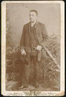 cca 1895 Férfiportré, keményhátú fotó Babar utóda nagykárolyi műterméből, alja vágott, 10,5×6,5 cm