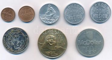 8db külföldi zseton, bárca, közte Ausztria DN "Osztrák Nemzeti Bizottság / 1 Katasztrófa segíts...