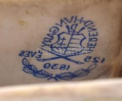 Herendi porcelán gyufatartó, kézzel festett, jelzett, repedéssekkel, kopásokkal, 6x5x3 cm