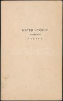 cca 1865 Idős hölgy műtermi portréja, keményhátú fotó Mayer György pesti műterméből, 10,5×6,5 cm
