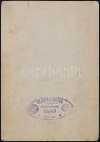 cca 1900 Pápa, anya és lánya műtermi portréja, keményhátú fotó, 16×11 cm