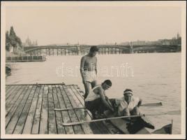 cca 1930 Budapest, rakpart, kilátás a Margit hídra, 8,5×11,5 cm