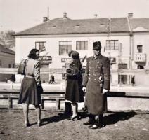 1938-1943 Erdélyi fotóalbum, feliratozott képekkel, Zsibó, Kolozsvár, Fehérbástya, stb., közte katon...