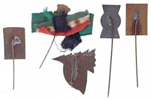 5db magyar és külföldi jelvény, közte 1957. "1953-57" Kossuth-címeres festett Br kitűző sz...