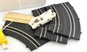 Autópálya teljes felszereléssel, trafóval, működőképes, eredeti dobozában, 59,5x36 cm