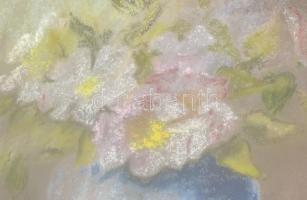 Jelzés nélkül: Virágok. Pasztell, karton. Régi ökörszemes, üvegezett fa keretben. 26x31,5 cm