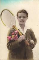 Lady with tennis racket