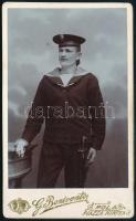 cca 1910 SMS Sankt Georg az osztrák-magyar haditengerészet páncélos cirkálójának matróza, keményhátú fotó, 11×6,5 cm