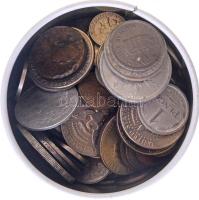 Vegyes magyar és külföldi fémpénz tétel ~400g-os súlyban, Gyógypemetefű cukorka fém dobozban, közte Egyesült Államok 1940-1985. 1c-1/2$ (~35db, közte 6db 1/2$) + Ausztria 1760W 1kr Cu Mária Terézia + Német Harmadik Birodalom 1939D 10pf Al-Br + Haiti 1972. 50c Cu-Ni FAO T:vegyes ~400g mixed Hungarian and foreign coins in metal box within USA 1940-1985. 1 Cent - 1/2 Dollar (~35pcs, within 6pcs 1/2 Dollars) Austria 1760W 1 Kreutzer Cu Mária Terézia + German Third Empire 1939D 10 Reichspfennig Al-Br + Haiti 1972. 50 Centimes Cu-Ni FAO C:mixed