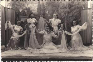 1943 Kiskunfélegyháza, színdarab színésznőkkel július 18-án. Garaczy Pál photo