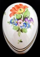 Herendi virágmintás tojás alakú porcelán bonbonier, kézzel festett, jelzett, apró kopásnyomokkal, 7,5x7,5x11 cm