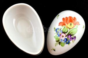 Herendi virágmintás tojás alakú porcelán bonbonier, kézzel festett, jelzett, apró kopásnyomokkal, 7,...