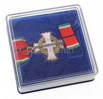 ~2006. "56-os Szövetség Kardos Középkeresztje" aranyozott, zománcozott fém kitüntetés, mel...