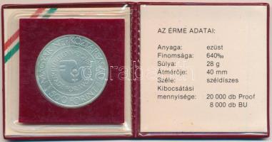 1984. 500Ft Ag "Nők évtizede" eredeti tokban, tanúsítvánnyal T:BU 
Adamo EM77