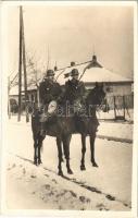 1948 Lovasjárőr szolgálatba indul télen. Rendőrségi emléklap bizottság, Belügyminisztérium kiadása / Hungarian policemen on horse in winter (EK)