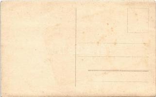 Vöröskeresztes ápolók a tábori kórház udvarán / WWI Austro-Hungarian K.u.K. military hospital, Red C...