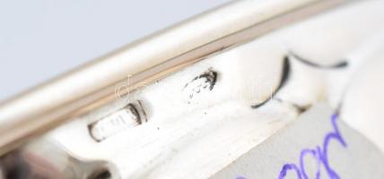 Két ezüst (Ag) kínáló tál. Jelzettek, szép állapotban. d: 19,5 cm, m: 6 cm. Össz nettó: 331 g