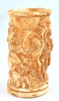 Görög mitológiai jelenetet ábrázoló faragott homokkő pohár. Sérült. 11 cm