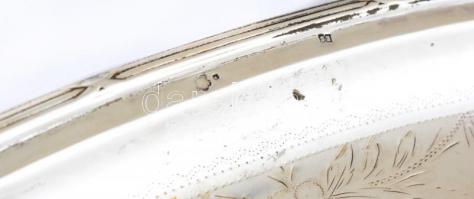 Ovális ezüst tálca gravírozott virág mintákkal. Magyar, 1880 körül. Jelzett, szép állapotban. 35x25 ...