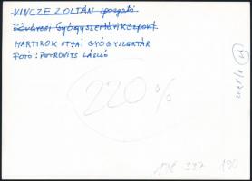 cca 1980 Mártírok útjai gyógyszertár, fotó, hátulján felirat, 12,5x18 cm