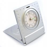 10 db műanyag borítású, kis méretű asztali óra MHTT sanofi-synthelabo felirattal, eredeti karton dob...