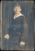 cca 1920-1930 Magyar királyi folyamőr, vágott fotólap, szélein kis sérülésekkel, 12,5×8,5 cm